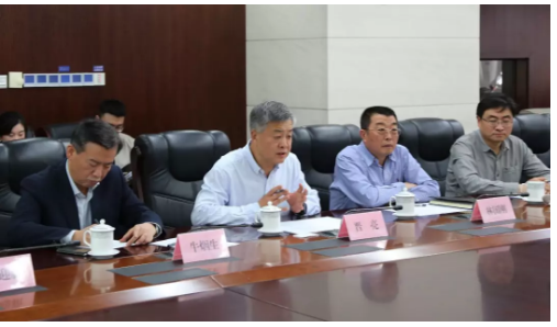 青島市北區(qū)區(qū)委書記鄭德雁一行到山東影視傳媒集團(tuán)調(diào)研 青島市北區(qū)區(qū)委書記鄭德雁一行到山東影視傳媒集團(tuán)調(diào)研