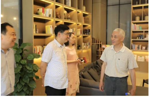 山影集團退休干部一行參觀星工坊 山影集團退休干部一行參觀星工坊