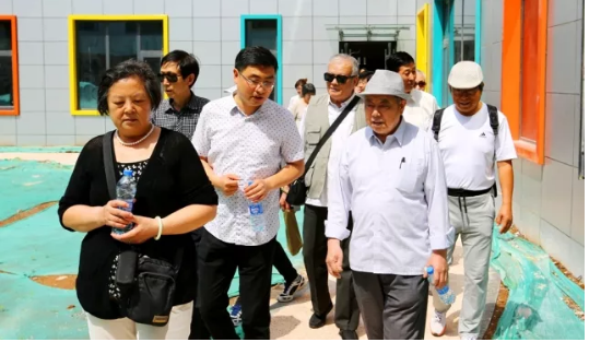 山影集團退休干部一行參觀星工坊 山影集團退休干部一行參觀星工坊