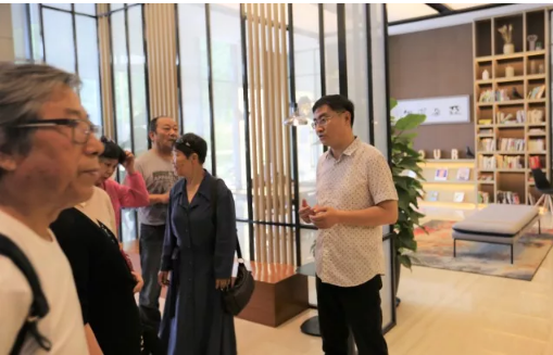 山影集團退休干部一行參觀星工坊 山影集團退休干部一行參觀星工坊